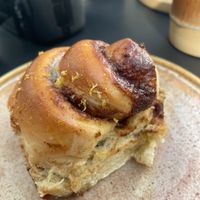 Cinnamon roll at Tiger & Chick - Coffee and Delights in Lisboa