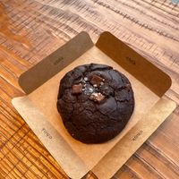 Chocolate cookie at Chök Born | Pastelería sin gluten Barcelona in Catalunya