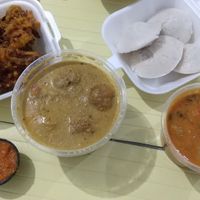 Pakora, kofta curry, idle combo with vegetable sambar (all vegan) at Madrasi Culinária Indiana in São Paulo