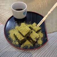 Mochi dusted with Matcha and roasted soy bean flour. Additionally you can pour over the Brown sugar sirup which is in the tiny cup. at VEGGIE SUSHI JAPAN - ヴィーガン寿司専門店 in Tokyo