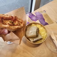 Chili - Cheese Leberkäsbrötchen und Maultaschen mit Kartoffelsalat at Die vegane Fleischerei in Baden-württemberg