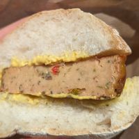 Pizzafleischkäse-Brötchen at Die vegane Fleischerei in Baden-württemberg