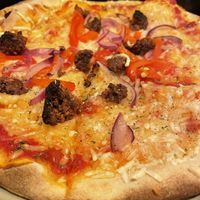 Pizza Bolognese   at HEY MAMMA Restaurante in Sant Pere De Ribes