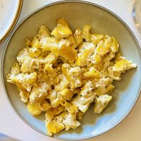 Mac & Yease (creamy mac & cheese) 🤌✨  at Mac & yease  in Los Angeles