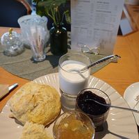 Baked Scones mit süßem Aufstrich und Sahne at it's me - vegane Auszeit in Baden-wuerttemberg