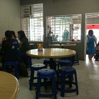 Inside Yuan En Vegetarian, a fair amount of space with good amount of seats at Yuan En Vegetarian  缘恩素食 in Penang