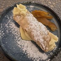 cannoli ricotta  at Moon in Siracusa