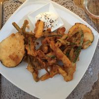 Veggie tempura with vegan dip at Moon in Siracusa