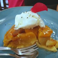 Tarte tatin at Moon in Siracusa