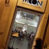 eingang zum moon at Moon in Siracusa