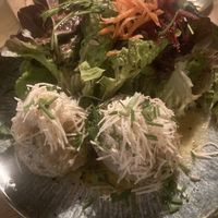 Vegane Zitronenknödel mit veganem Käse und Salat  at Marend Tiroler Küche in Hamburg