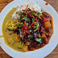 Thai Green curry (ok), kidney bean curry (good but bit salty) better mixed with beetroot+carrot salad, curries were lukewarm even though in a bainmarie $9.80 at Radhey Chai Bar in Fitzroy