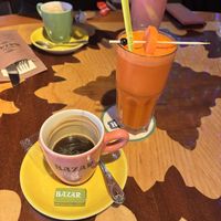 Wortelsapje en pure koffie omdat er geen havermelk is   at Restaurant Bazar in Zuid-holland