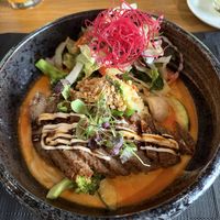 Udon Nudeln mit Veganer Ente in Curry Soße  at Sen Vegan in Halle