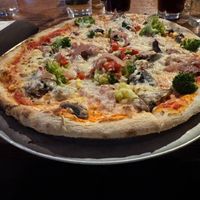 vegan pizza at Manor Hill Tavern in Ellicott City
