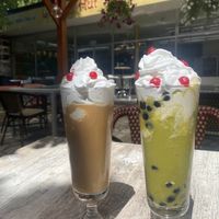Eiskaffee und Matcha mit Tapiokaperlen  at Loving Hut Pension in St Kanzian