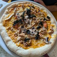 Pinsa zucca e funghi (pumpkin cream and mushrooms) at Tiramisu | Lunch & Diner | Koffie & Catering | Cucina Italiana in Noord-holland