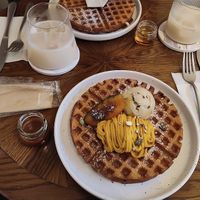 Vegan waffles at mute Milk Coffee & Bake in Tokyo