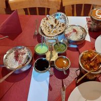 Aloo Bombay, Sabji, Dal, Roti, Reis, Pakora at Maharaja Alzenau in Bayern