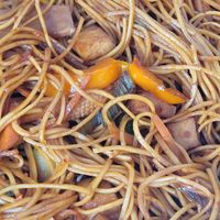 Fried noodles with tofu at Vegitat Asia in Basel-stadt