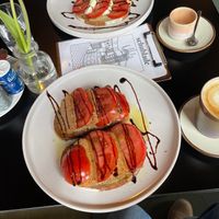 Sandwich with Pesto, Tofu and tomatoes and flat white at Café Schublade in Ulm