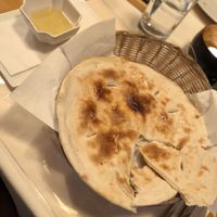 Fladenbrot mit Knoblauch und Olivenöl mit Salz zum dippen at Como prima in Mecklenburg-vorpommern