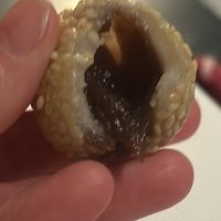 Jian Dui: palline di sesamo fritte ripiene di marmellata di azuki  at MO Esquilino in Lazio
