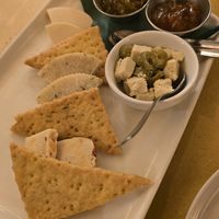 Selezione di non-formaggi di frutta secca con focaccina al timo e composte di stagione at Lo Fai in Piacenza