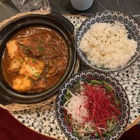 Tofu mit Pilzen in pikanter Tomatensauce  at Ananda Vegan Indochine Tapas & Sushi Bar in Regensburg