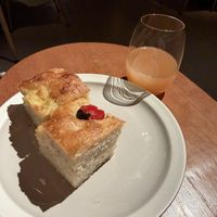 Focaccia with freshly pressed juice  at HKG - Cathay Pacific The Pier Business Lounge - 國泰航空 「玉衡堂」商務貴賓室 in New Territories