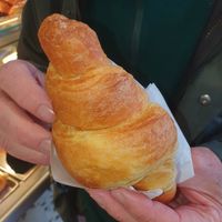 Brioche con mango e papaya at Le Café bar tabaccheria di Angela Zani in Emilia-romagna