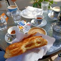 Sfogliatina con mele e uvetta at Caffe Trastevere in Rome