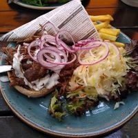 Boeuf et chou mariné + frites at Stadtwirtschaft Freiberg in Freiberg Saxony