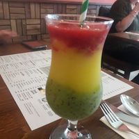Kiwi mango strawberry smoothie at Tharavadu in Leeds