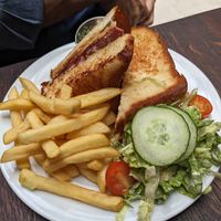 Croque monsier at Présent in Paris