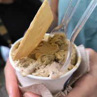 Helado vegano de pistacho y stracciatella at Patti Gelateria Santo Domingo in Bolívar