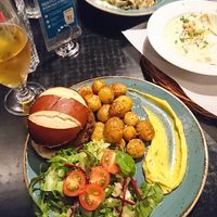 Burger with roasted potatoes at Kafe Spesial in Bergen