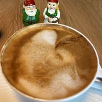 Cappuccino mit Hafermilch und zwei der über 3000 Salz- und Pfefferstreuer😄 at Rotes Emu in Baden-württemberg