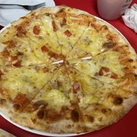 Hawaiian pizza  at Elite Pizza 依禮鮮蔬手工披薩 in Taichung