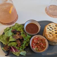 Pomelada y una tarta de hongos at Koala in Buenos Aires
