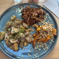 Pommes de terre au tahin, seitan et courge rôtie  at La Dévoreuse in Pays De La Loire