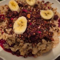 Vegan everyday hero porridge at Der schöne Ernst in Wien
