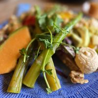 Lunch met Hummus en gegrilde groenten at Brasserie de Gouden Leeuw in Noord-brabant