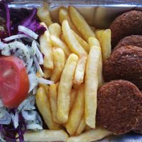 Plato de kebab para llevar at Mäc Döner Kebab (Moguer) in Andalucía