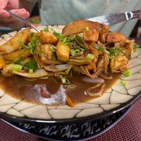 Tofu saltado, lo pedí sin arroz por que las yucas me llenaron bastante  at Chifa La Familia Feliz in La Fortuna