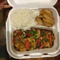 Came here a Sunday early to order a pick up. Amazing! Almost everything can be made vegan and the chef is willing to make any change that you ask for. There was only one couple eating and the food was ready really fast. Very tasteful! at Chifa La Familia Feliz in La Fortuna