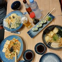 Tempura di verdure, sushi con avocado, noodle di verdure e ramen vegano con tofu at Bento Asian Kitchen+sushi in Chang Wat Samut Prakan