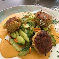 Falafelbratling / geschmorte Gurken / Erdnuss-Karottensoße   at Strandgut in Bad Schandau