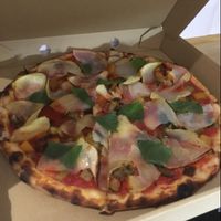 vegan pizza with added potato  at La Pizzateca in Madrid