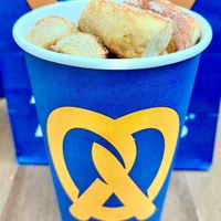 Cinnamon sugar nuggets at Auntie Anne’s - Festival City Mall in دبي